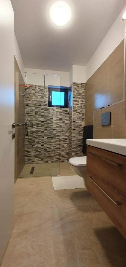 Welcome In Central Pitesti Apartment Bagian luar foto
