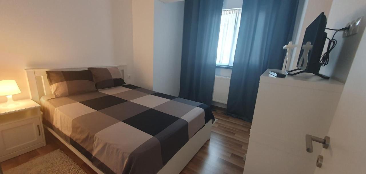 Welcome In Central Pitesti Apartment Bagian luar foto